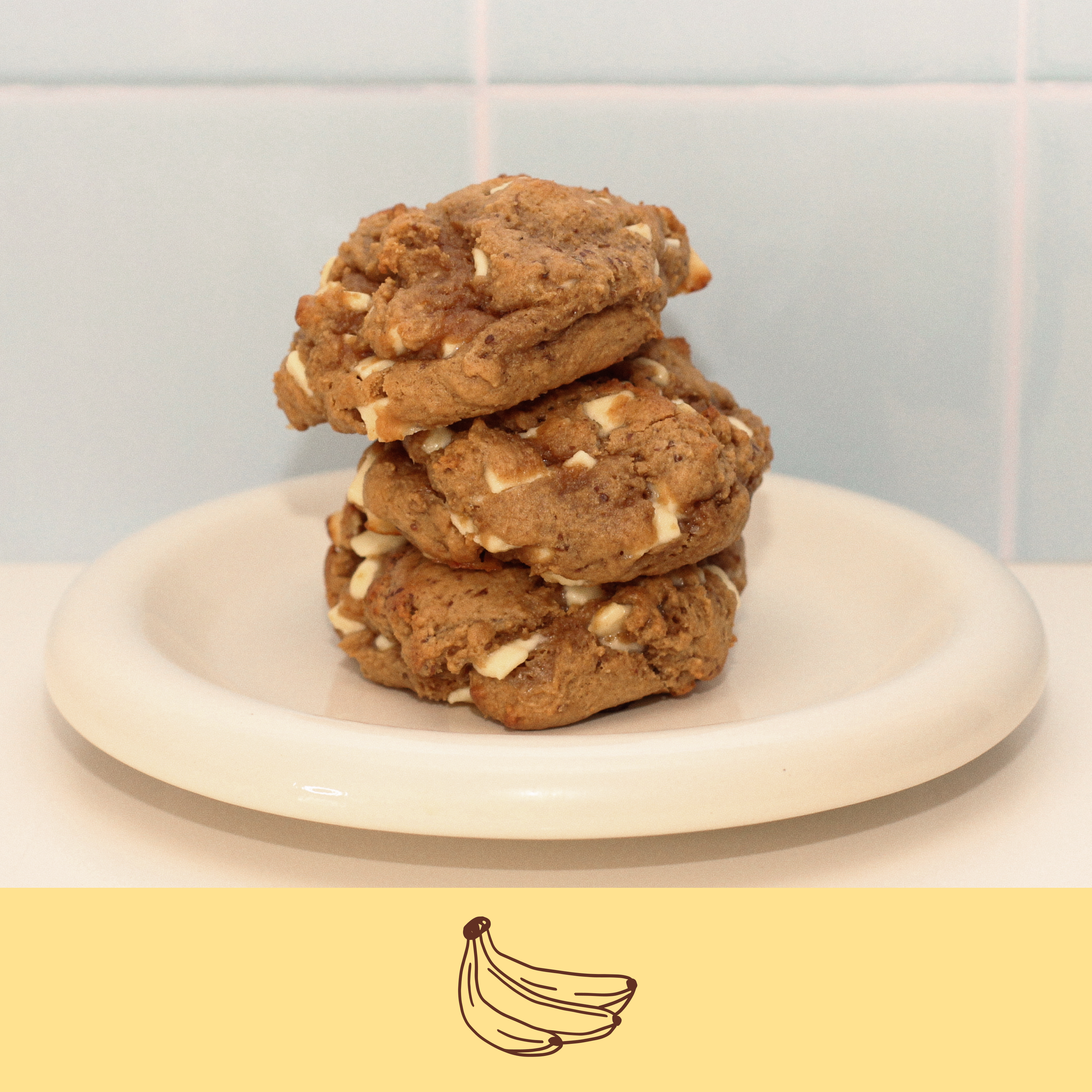 Banana pudding lactation cookie on a white plate – designed to support breastfeeding mums