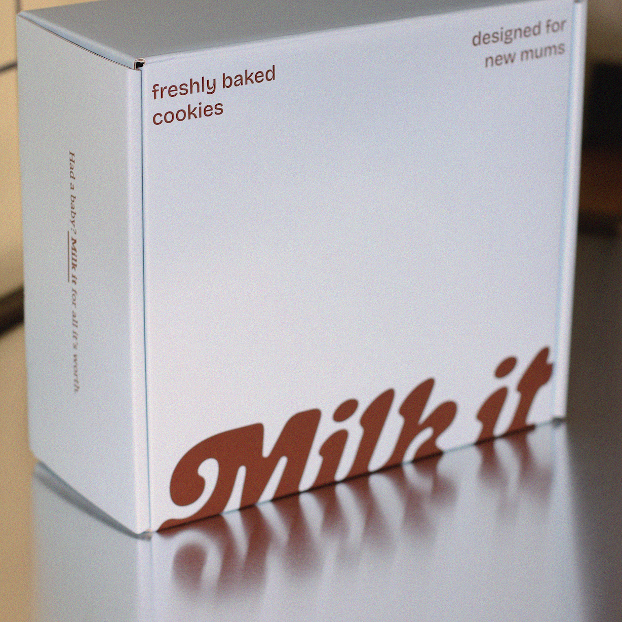 Blue box with 'Milk it' branding on a reflective surface